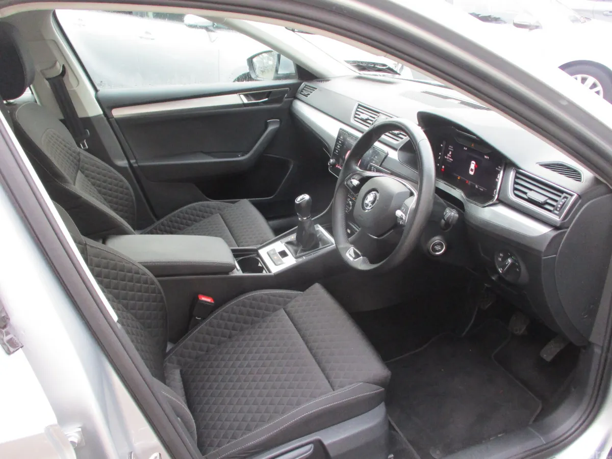Skoda Superb Saloon, Diesel, 2023, Grey