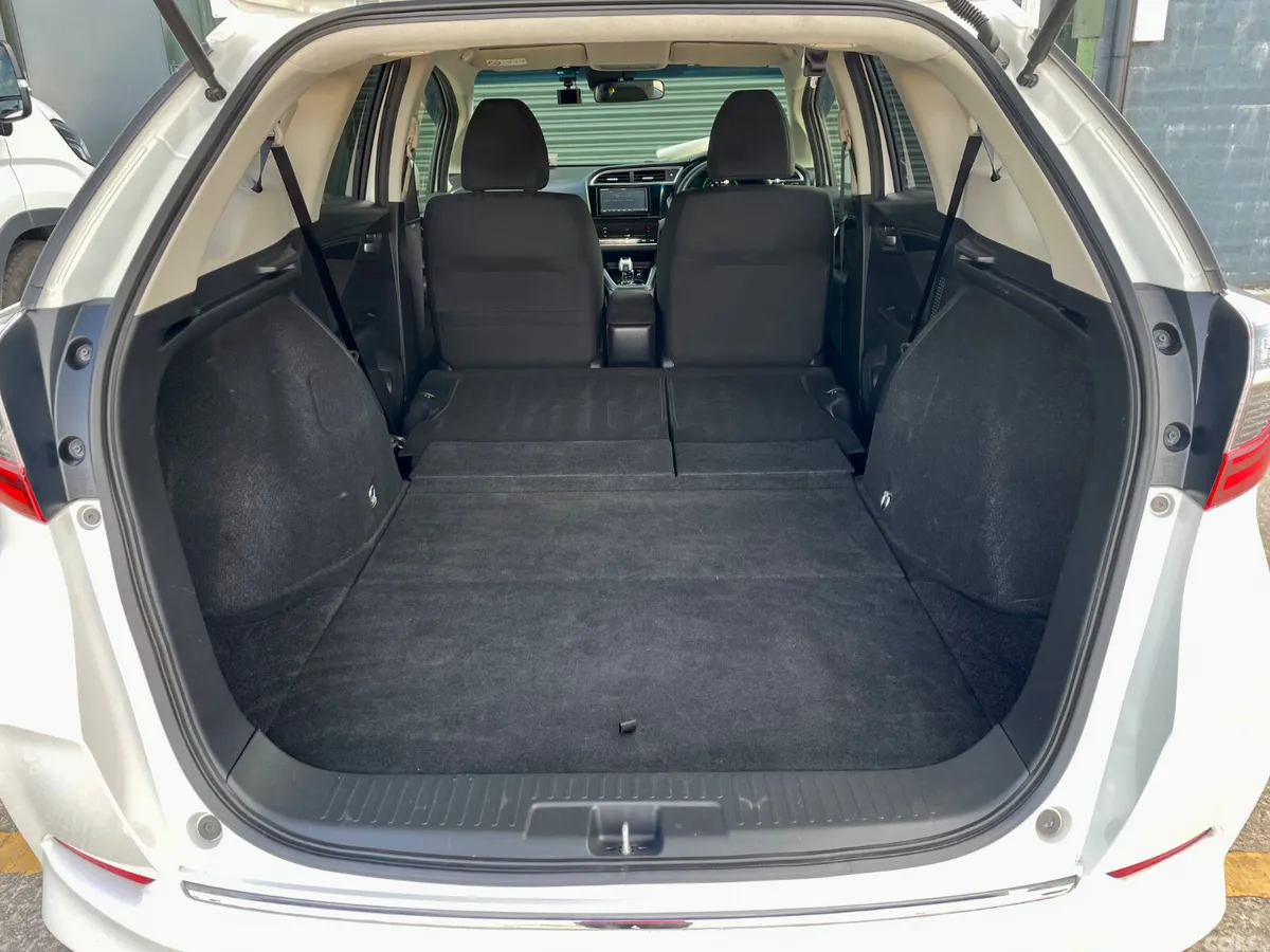 Honda Shuttle Estate, Petrol Hybrid, 2020, White