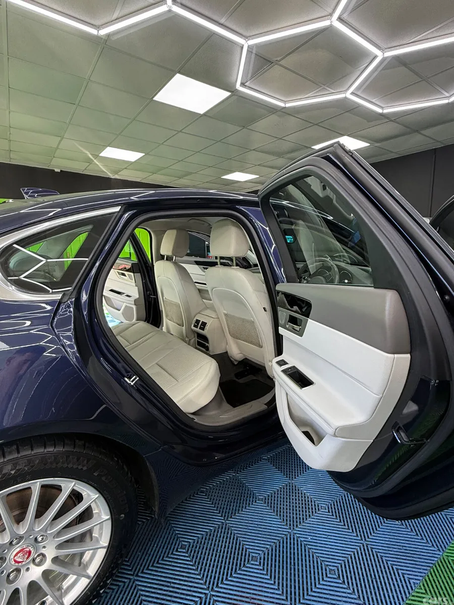 Jaguar XF Saloon, Diesel, 2016, Blue