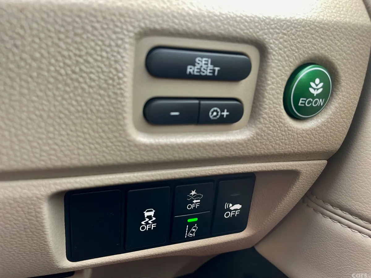 Honda Jade Estate, Petrol Hybrid, 2018, Red