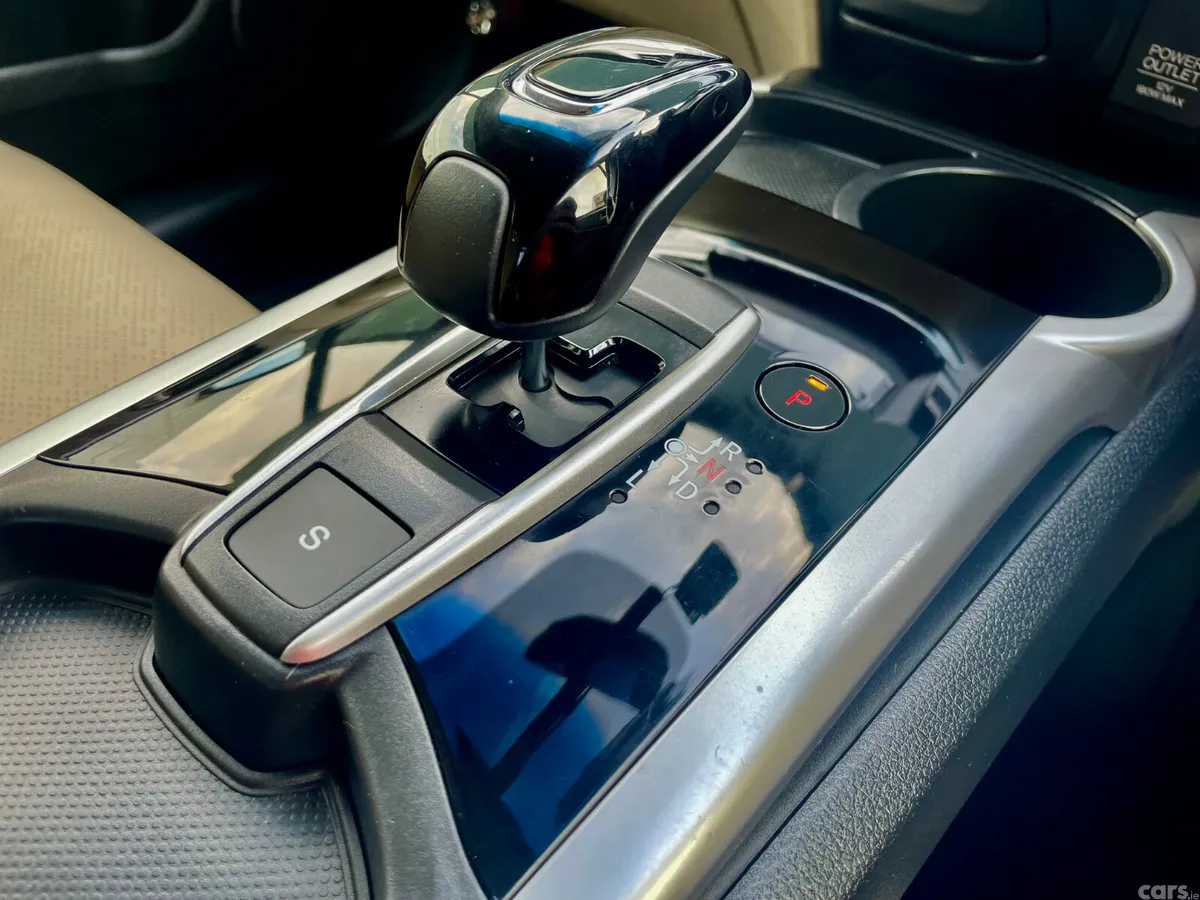 Honda Jade Estate, Petrol Hybrid, 2018, Red