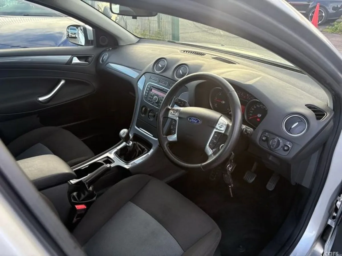 Ford Mondeo Hatchback, Diesel, 2014, Silver