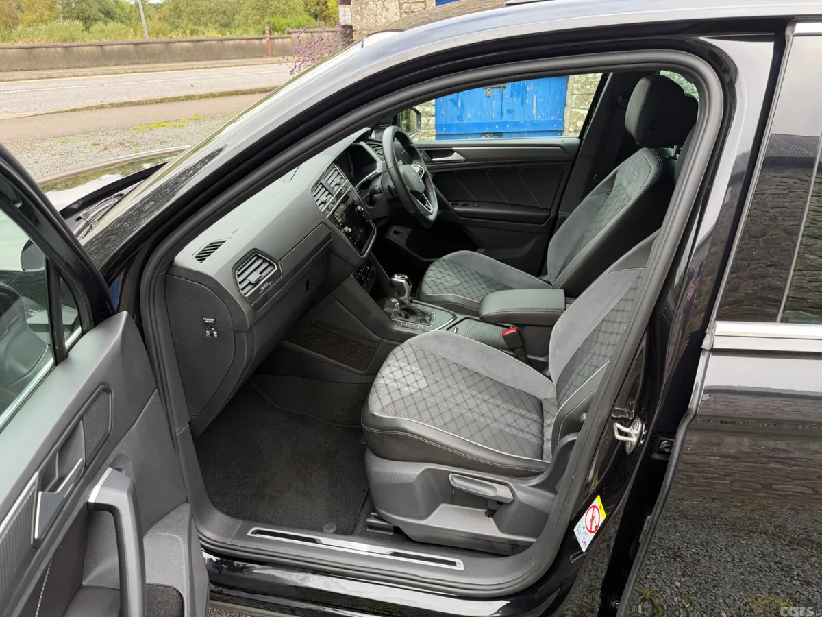 Volkswagen Tiguan SUV, Petrol Plug-in Hybrid, 2023, Black