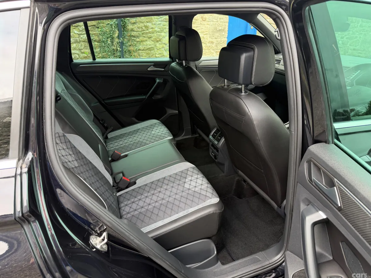 Volkswagen Tiguan SUV, Petrol Plug-in Hybrid, 2023, Black