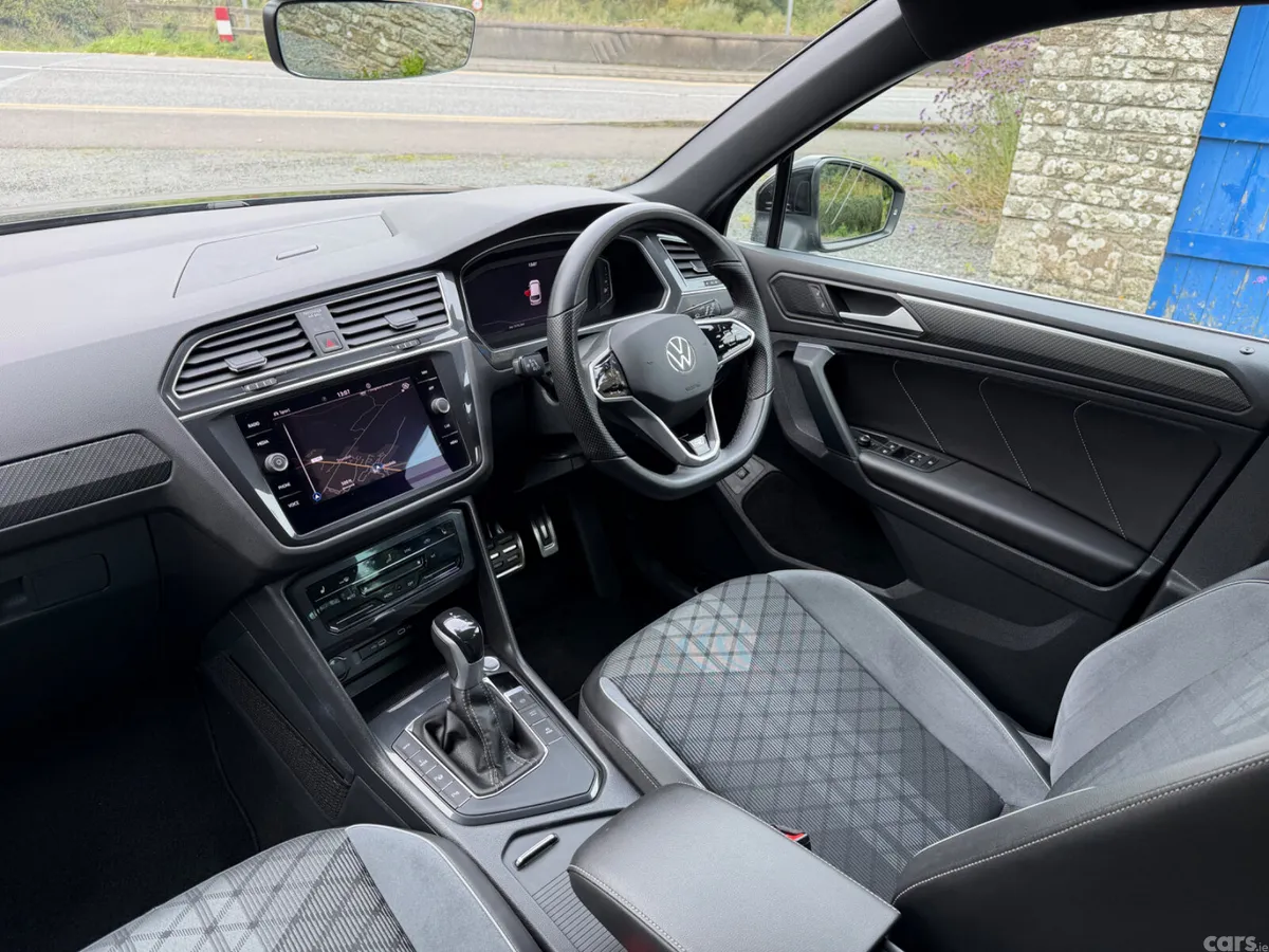 Volkswagen Tiguan SUV, Petrol Plug-in Hybrid, 2023, Black