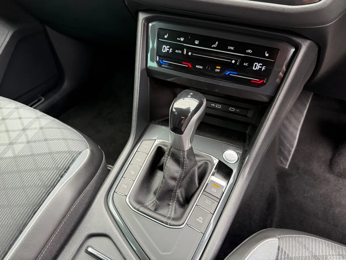 Volkswagen Tiguan SUV, Petrol Plug-in Hybrid, 2023, Black