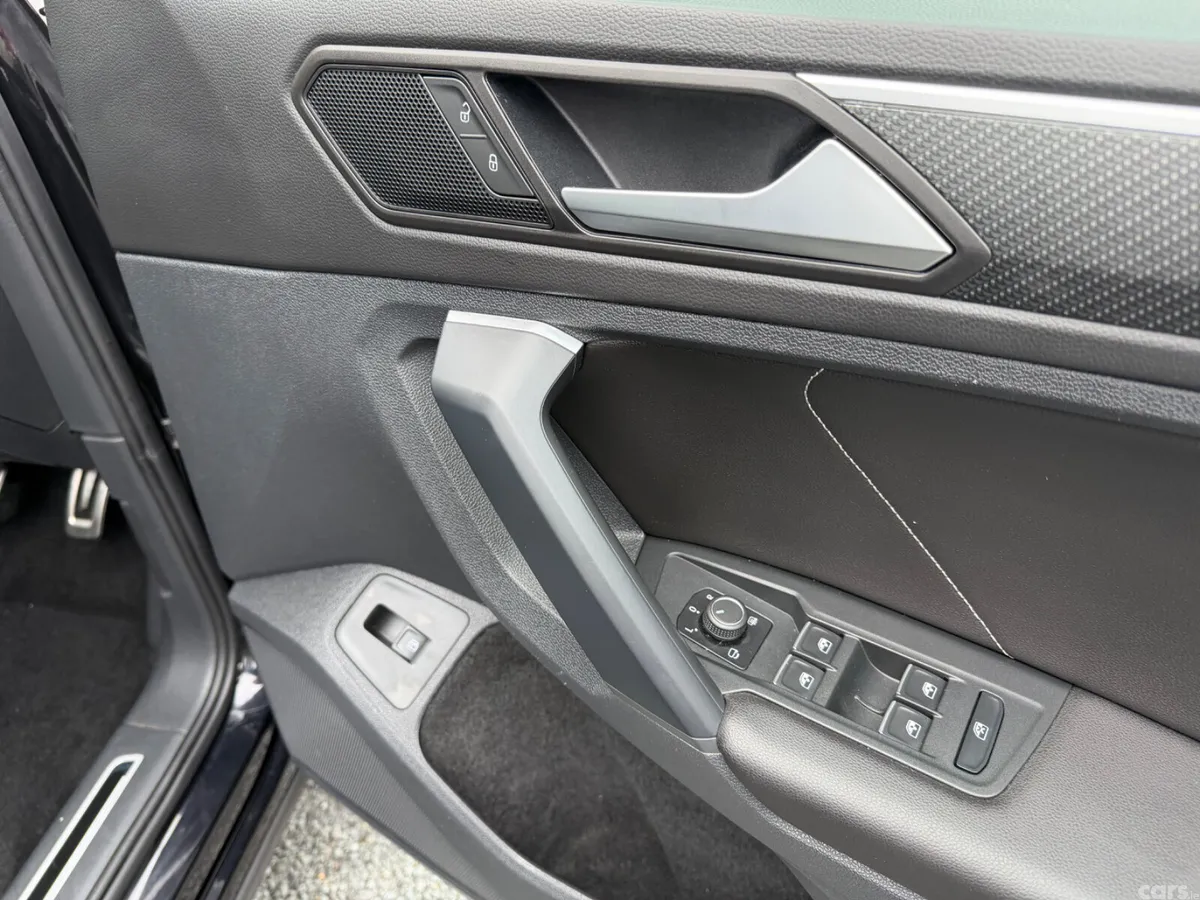 Volkswagen Tiguan SUV, Petrol Plug-in Hybrid, 2023, Black