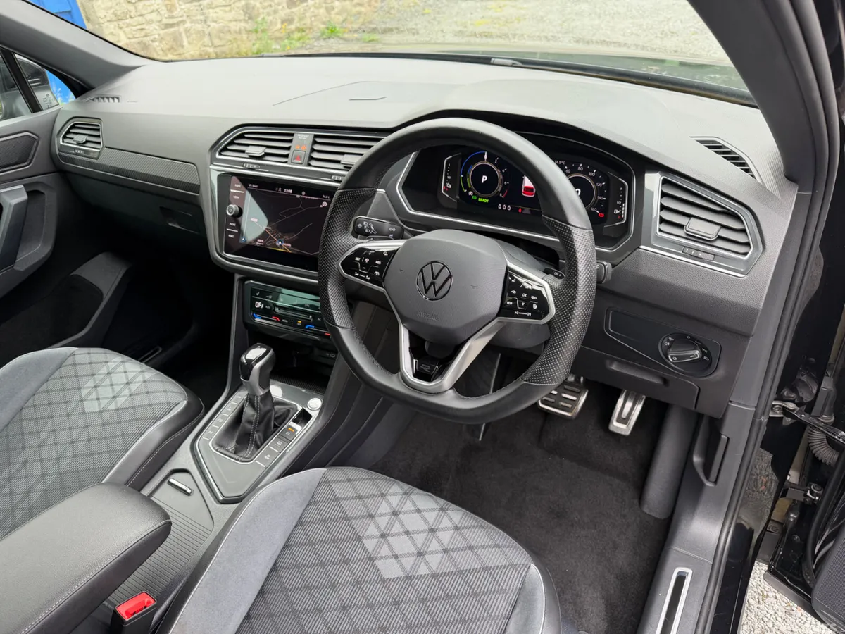 Volkswagen Tiguan SUV, Petrol Plug-in Hybrid, 2023, Black