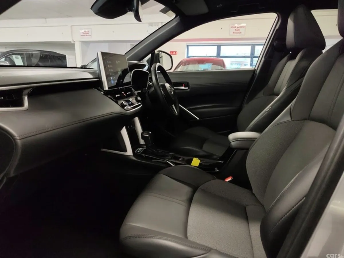 Toyota Corolla Cross Hatchback, Petrol Hybrid, 2024, Silver