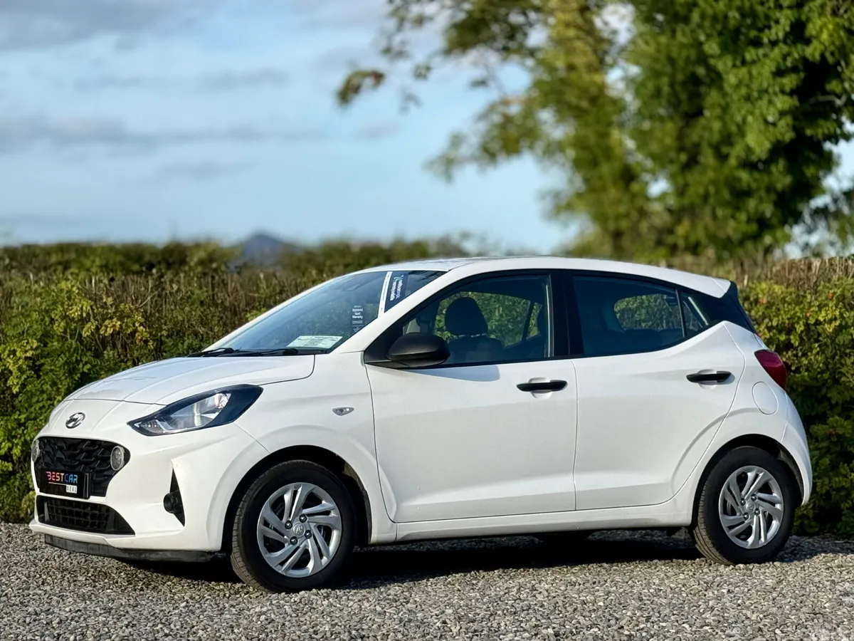 Hyundai i10 Hatchback, Petrol, 2023, White
