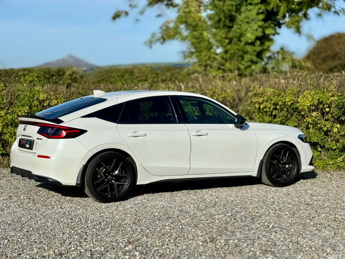 Honda Civic Hatchback, Petrol Hybrid, 2024, White
