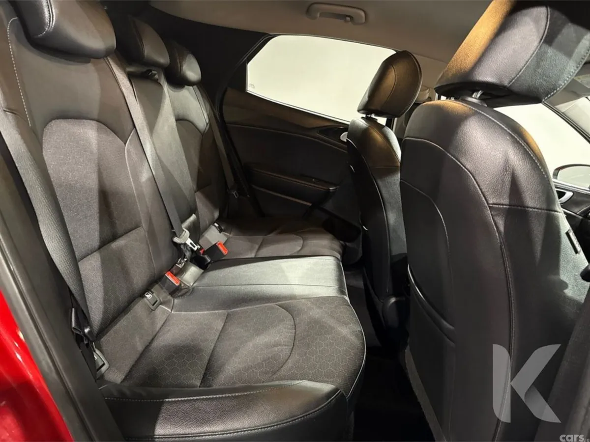 Kia XCeed Hatchback, Petrol Plug-in Hybrid, 2023, Red