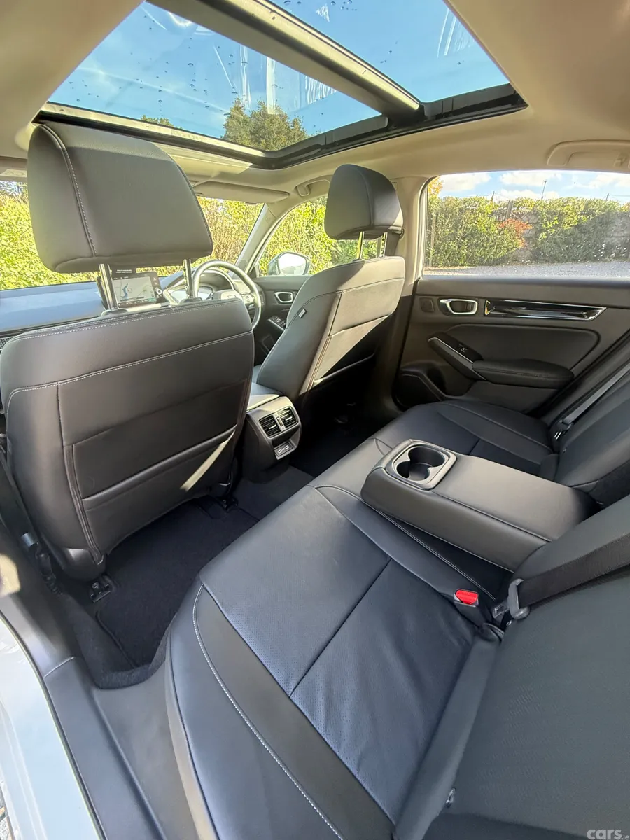 Honda Civic Hatchback, Petrol Hybrid, 2024, White