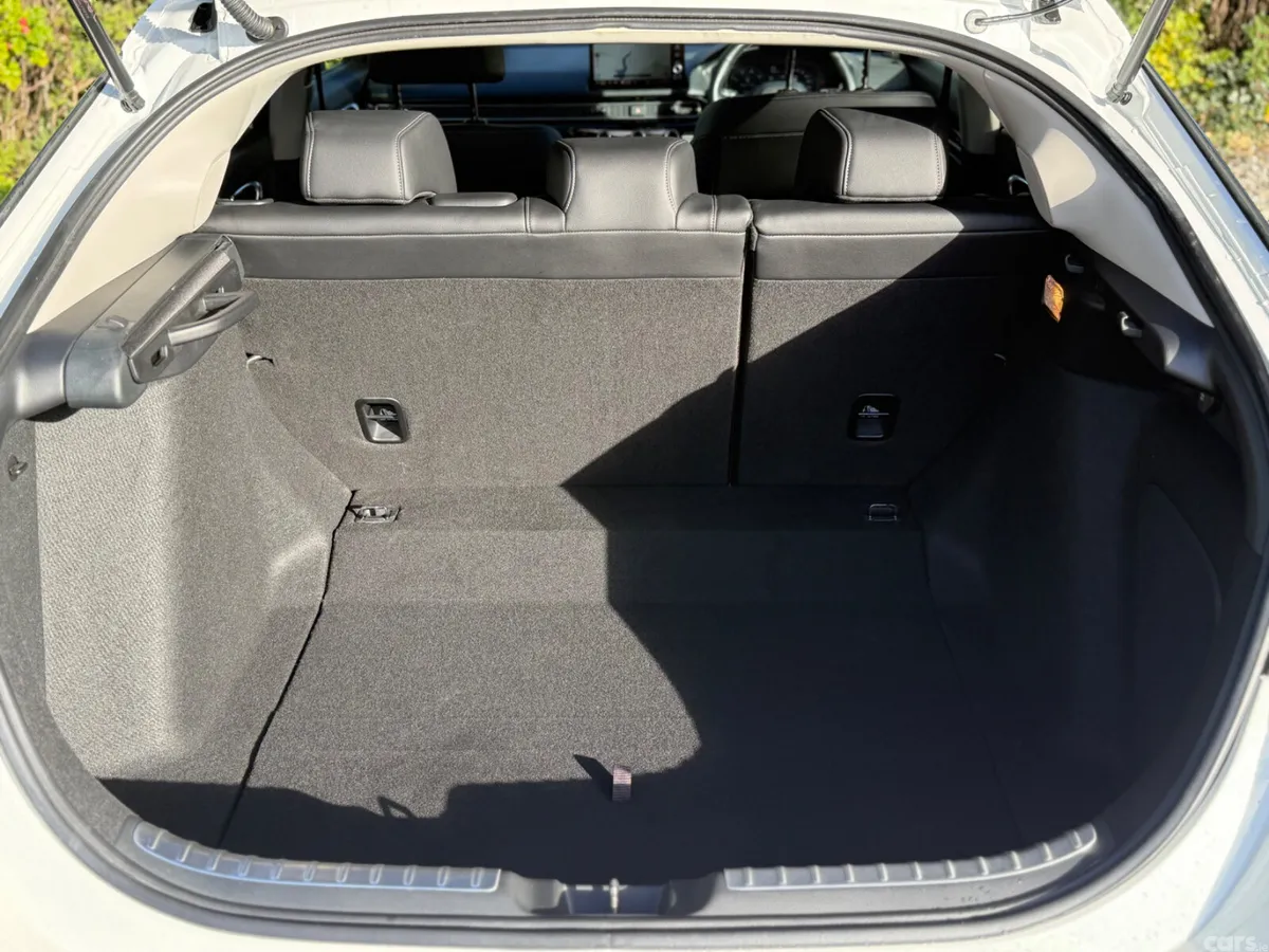 Honda Civic Hatchback, Petrol Hybrid, 2024, White