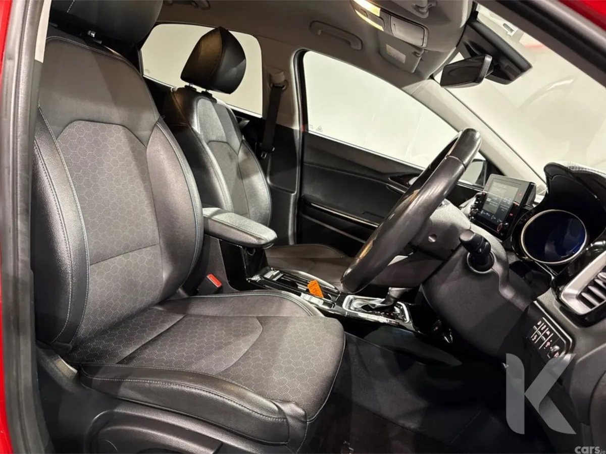 Kia XCeed Hatchback, Petrol Plug-in Hybrid, 2023, Red