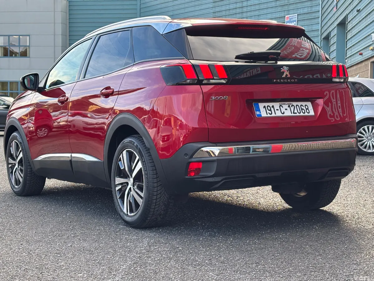 Peugeot 3008 MPV, Petrol, 2019, Red