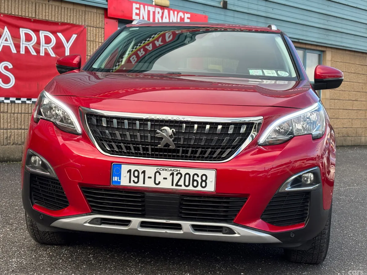Peugeot 3008 MPV, Petrol, 2019, Red
