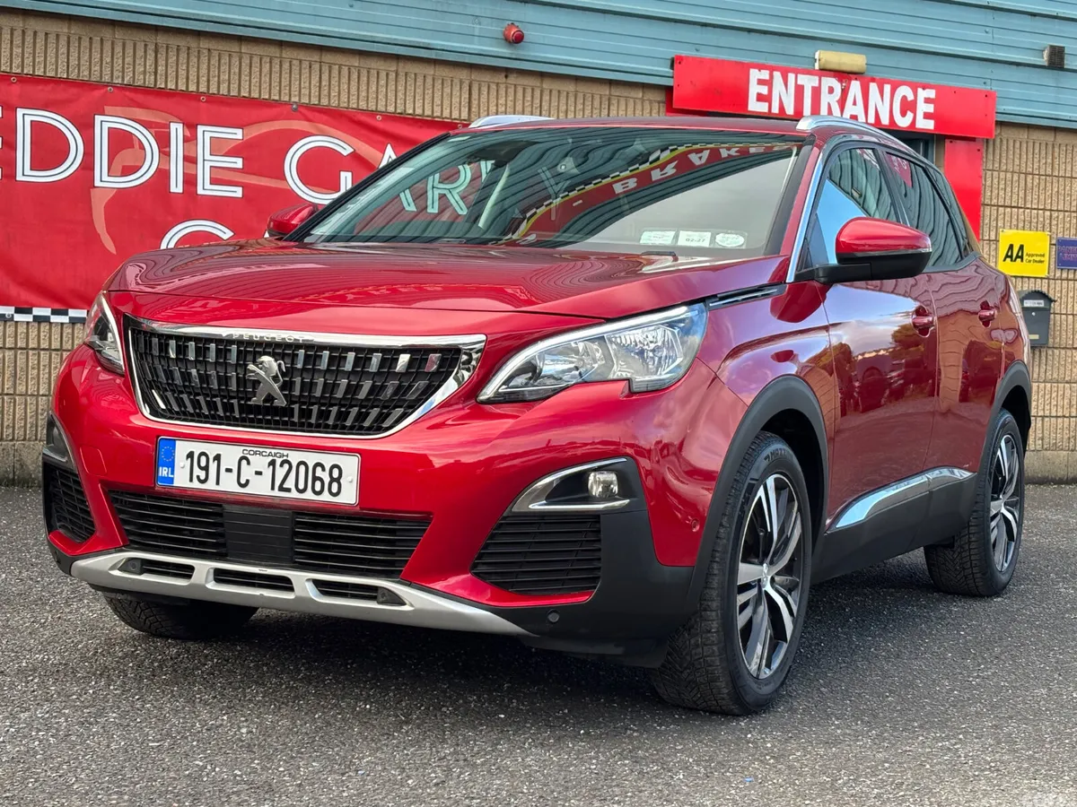 Peugeot 3008 MPV, Petrol, 2019, Red