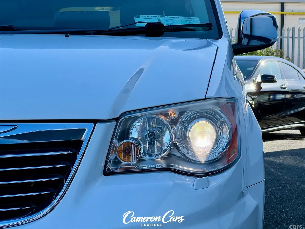 Chrysler Grand Voyager MPV, Diesel, 2014, White