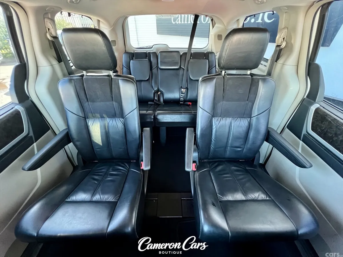 Chrysler Grand Voyager MPV, Diesel, 2014, White