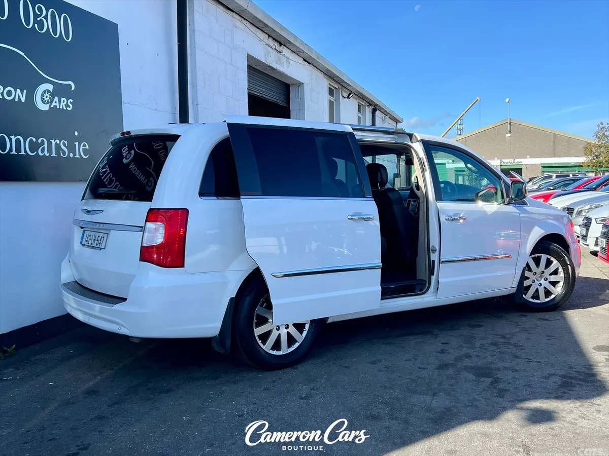 Chrysler Grand Voyager MPV, Diesel, 2014, White