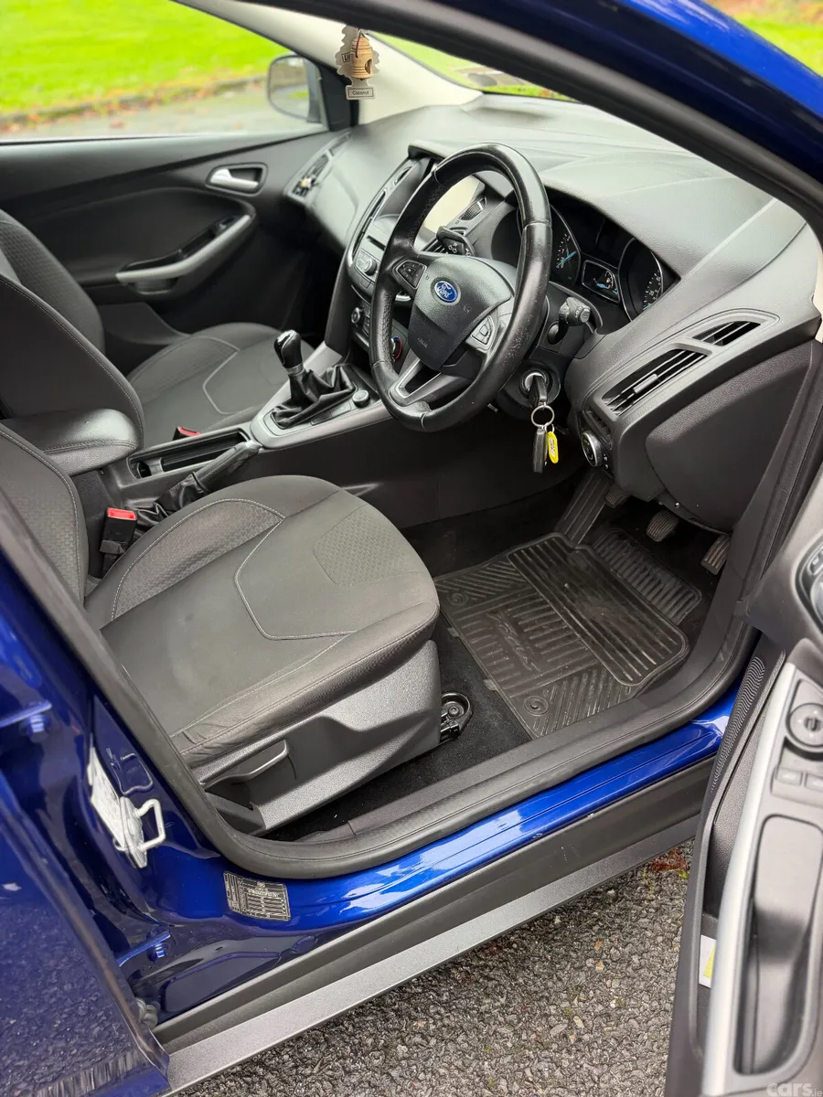 Ford Focus Hatchback, Petrol, 2015, Blue