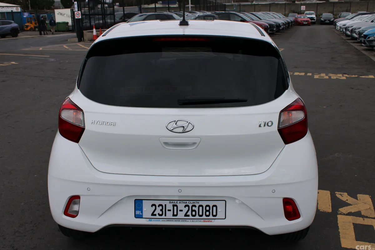 Hyundai i10 Hatchback, Petrol, 2023, White