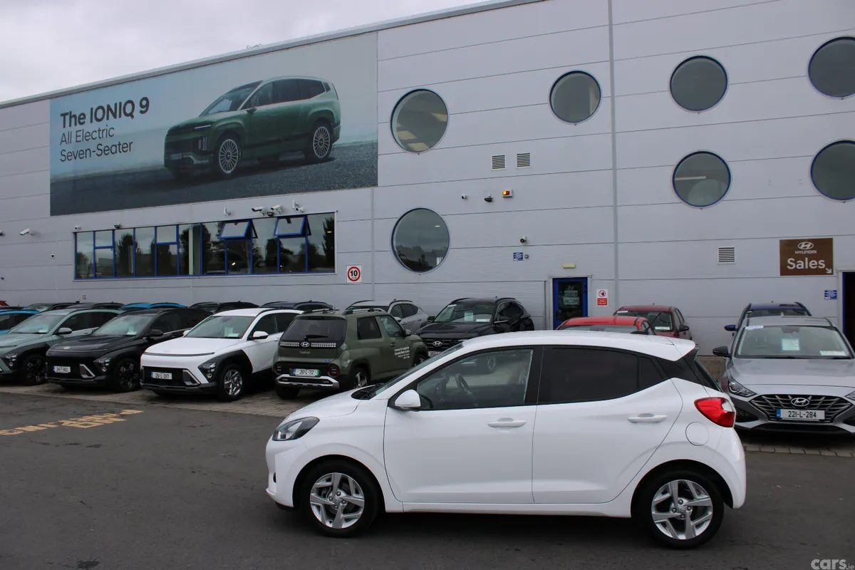 Hyundai i10 Hatchback, Petrol, 2023, White