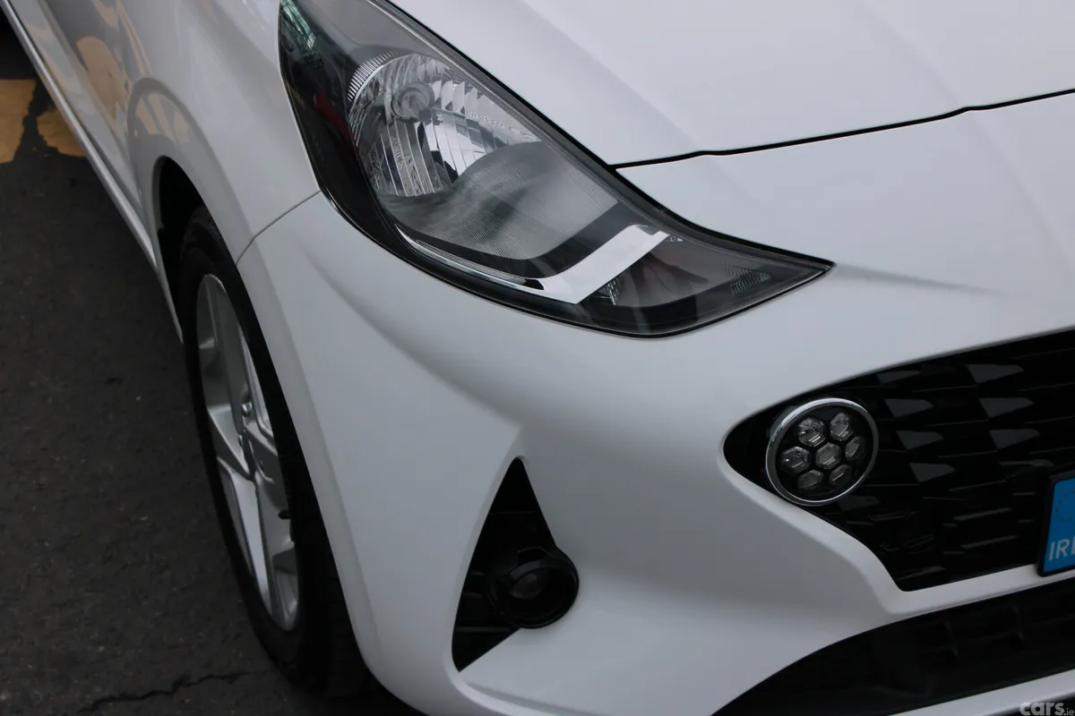 Hyundai i10 Hatchback, Petrol, 2023, White