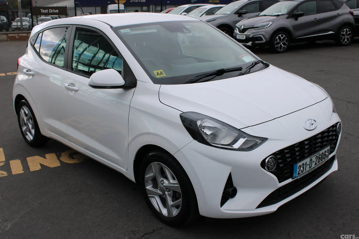 Hyundai i10 Hatchback, Petrol, 2023, White