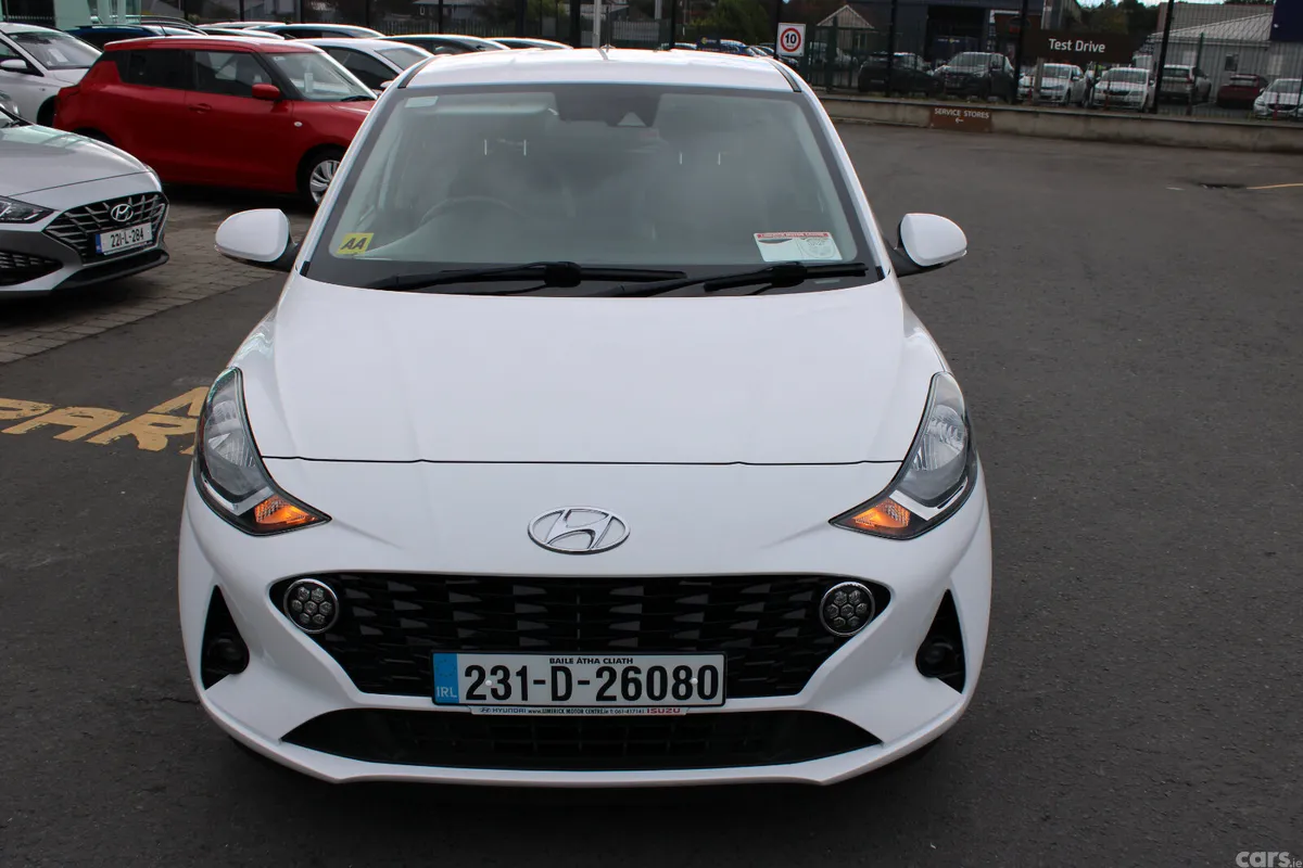 Hyundai i10 Hatchback, Petrol, 2023, White