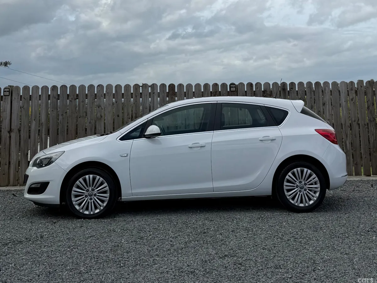 Opel Astra Hatchback, Diesel, 2015, White