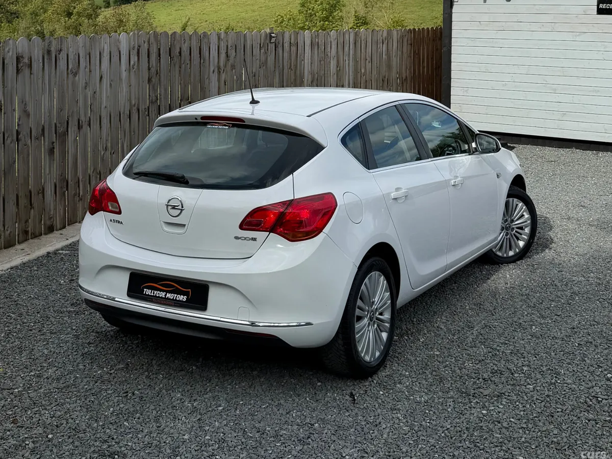 Opel Astra Hatchback, Diesel, 2015, White