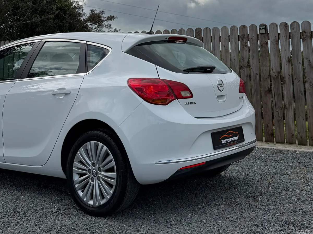Opel Astra Hatchback, Diesel, 2015, White