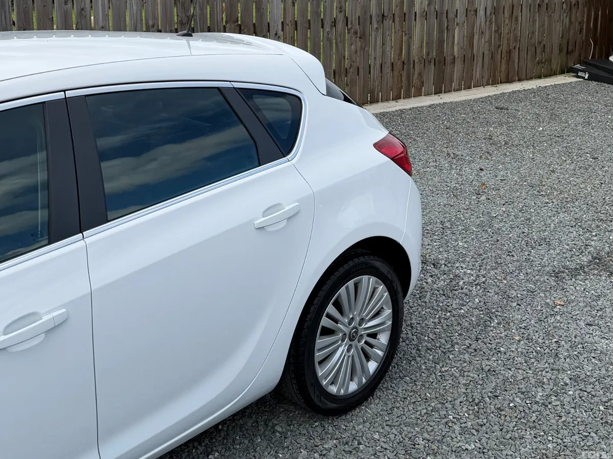 Opel Astra Hatchback, Diesel, 2015, White