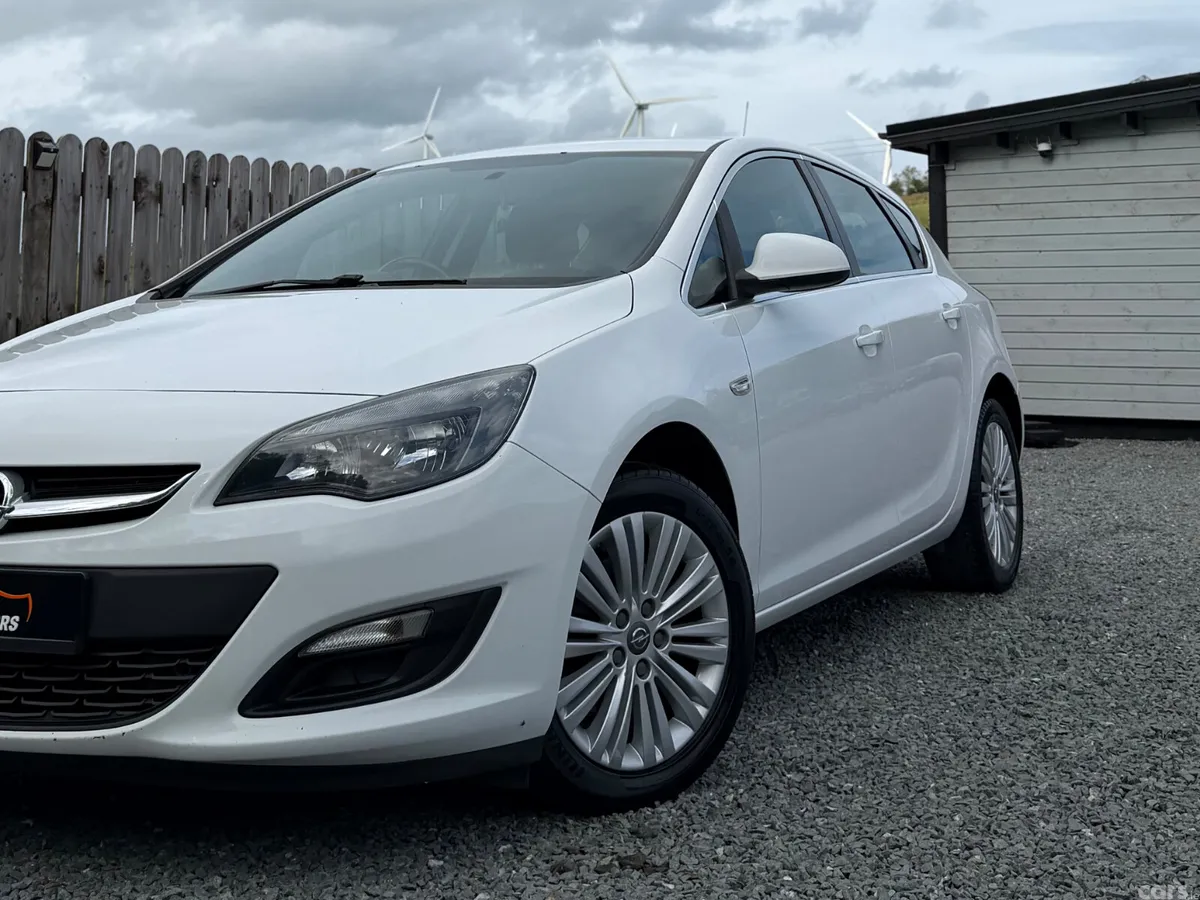 Opel Astra Hatchback, Diesel, 2015, White