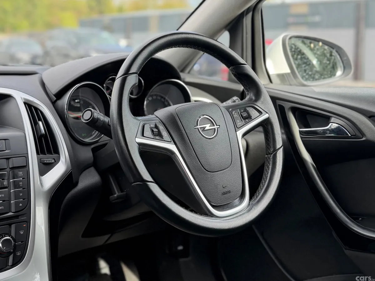 Opel Astra Hatchback, Diesel, 2015, White