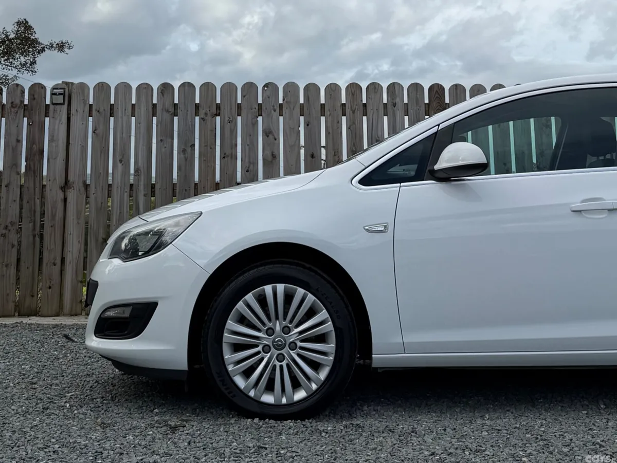 Opel Astra Hatchback, Diesel, 2015, White