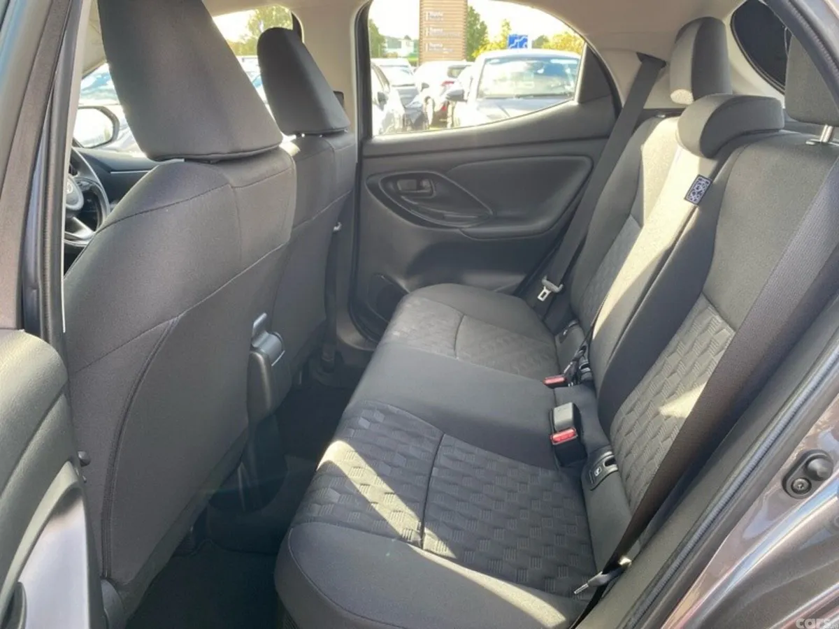 Toyota Yaris Hatchback, Petrol Hybrid, 2024, Grey