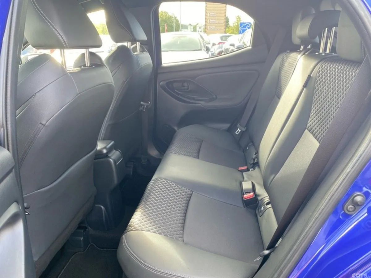 Toyota Yaris Hatchback, Petrol Hybrid, 2021, Blue