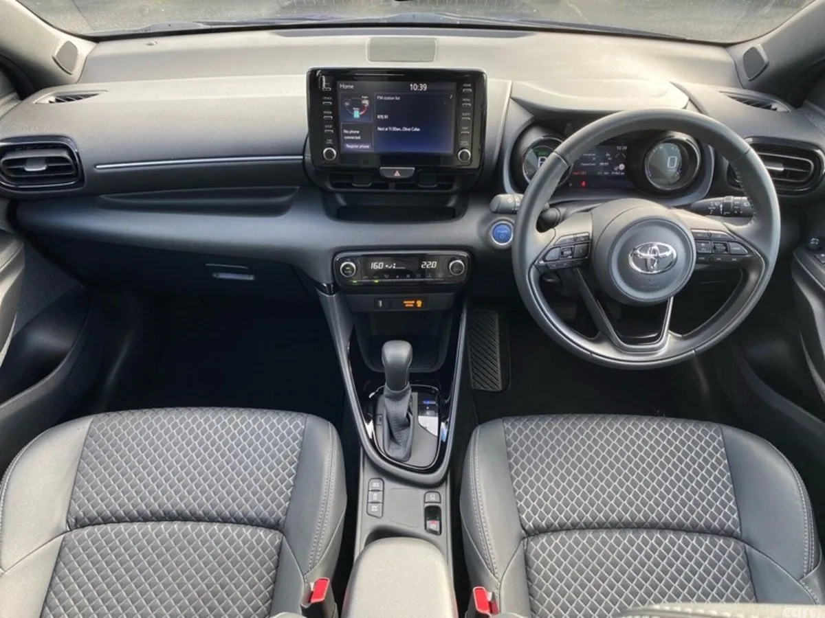 Toyota Yaris Hatchback, Petrol Hybrid, 2021, Blue