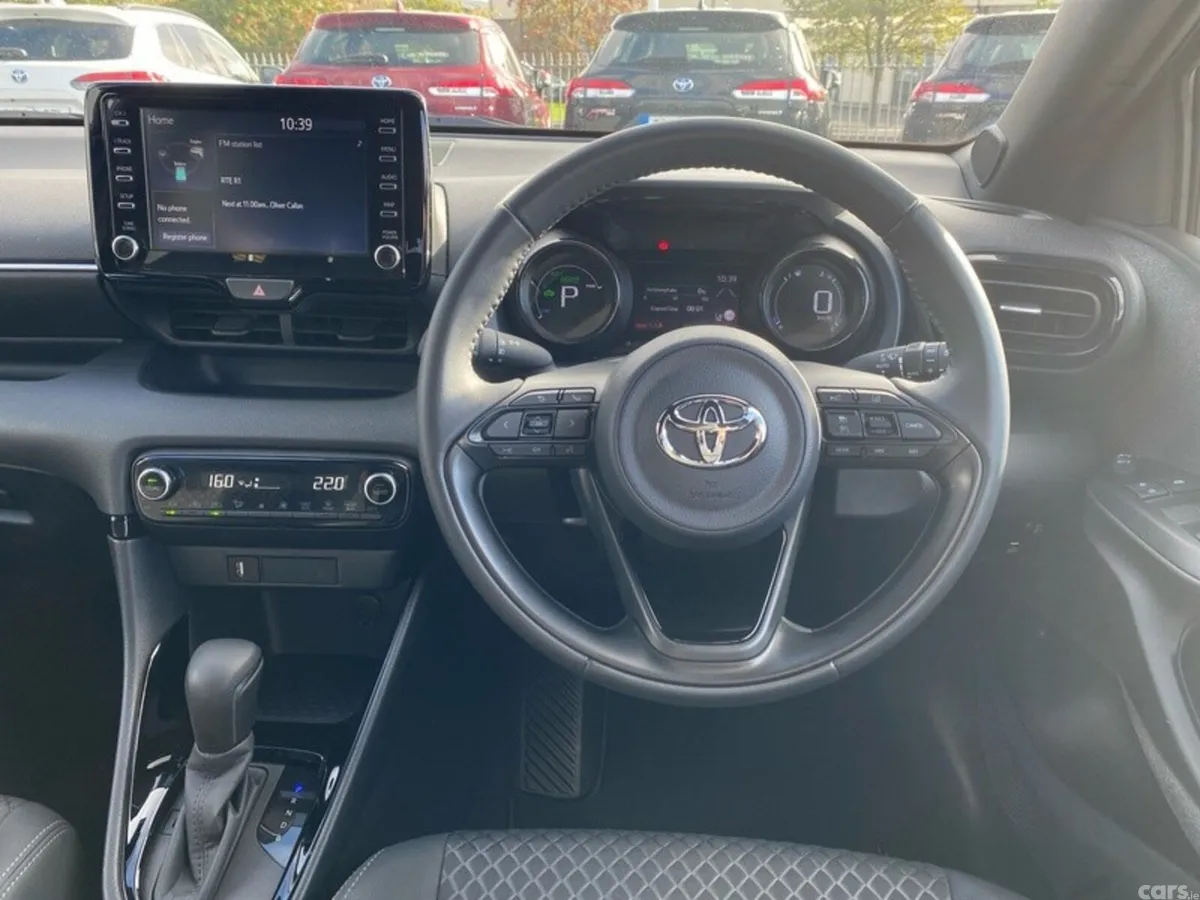 Toyota Yaris Hatchback, Petrol Hybrid, 2021, Blue