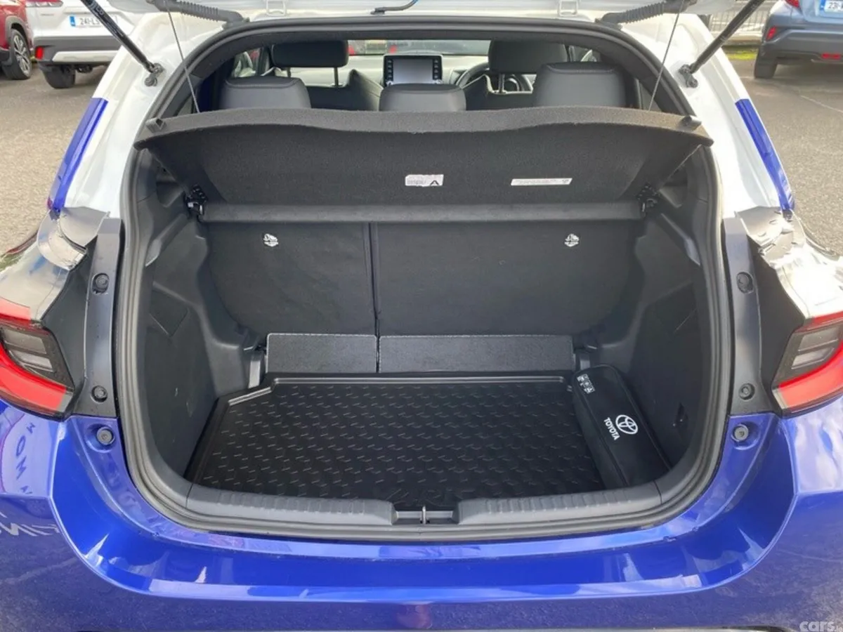 Toyota Yaris Hatchback, Petrol Hybrid, 2021, Blue