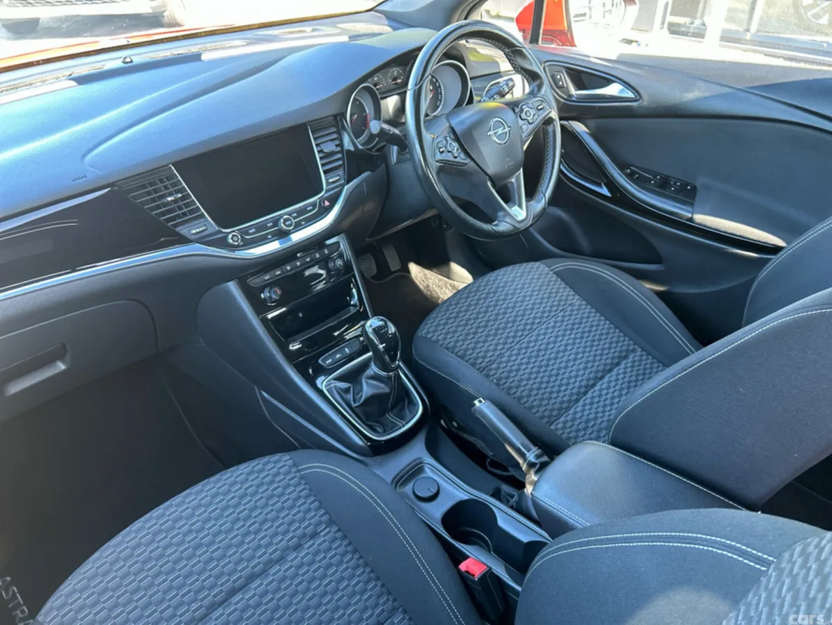 Opel Astra Hatchback, Diesel, 2018, Red