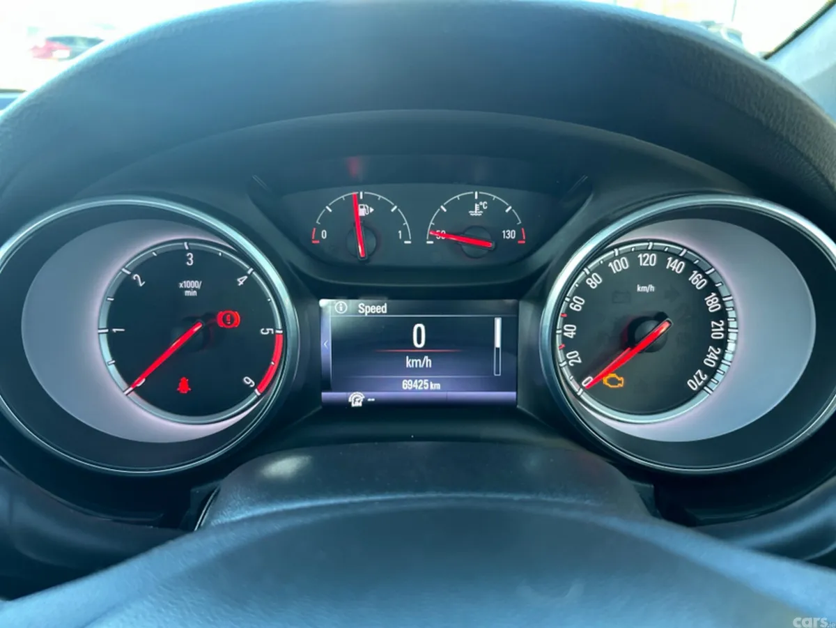 Opel Astra Hatchback, Diesel, 2018, Red
