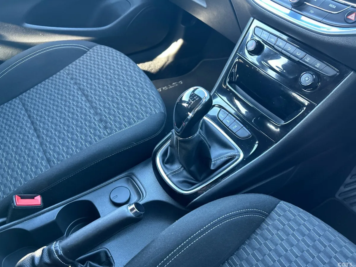 Opel Astra Hatchback, Diesel, 2018, Red