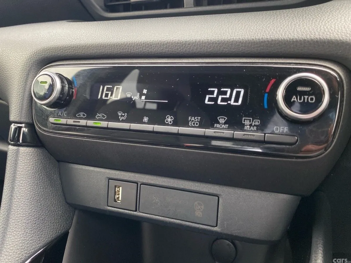 Toyota Yaris Hatchback, Petrol Hybrid, 2021, Blue