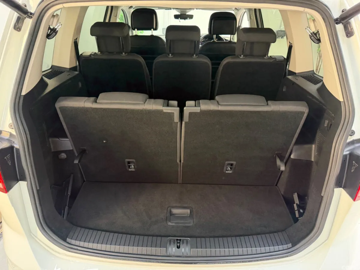 Volkswagen Touran MPV, Diesel, 2020, White