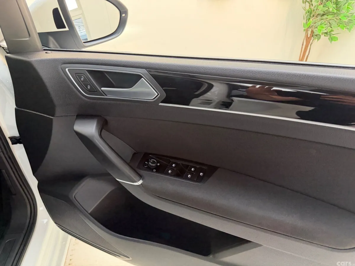 Volkswagen Touran MPV, Diesel, 2020, White