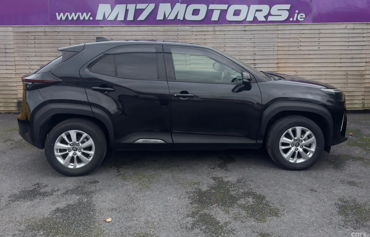 Toyota Yaris Cross SUV, Petrol Hybrid, 2023, Black